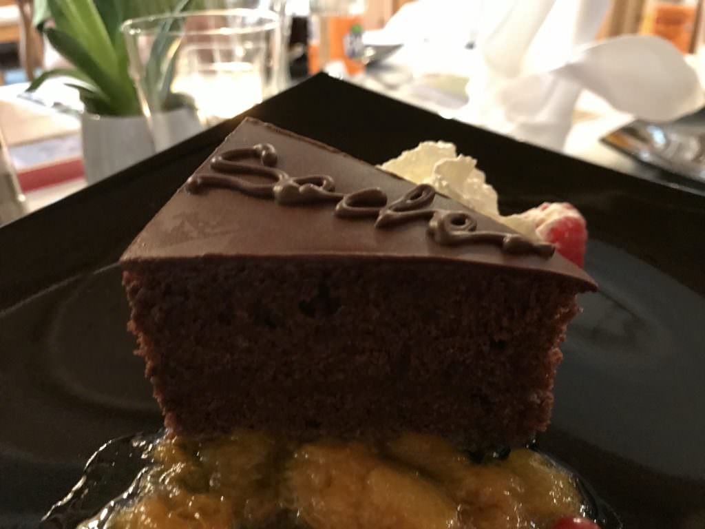 Sehr gut war die Sachertorte im JUFA Hotel Saalbach