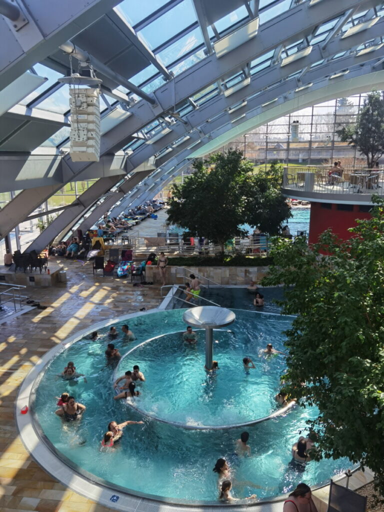 JUFA Hotels mit Schwimmbad: Das JUFA Kempten ist perfekt für alle, die ein Familienhotel mit Schwimmbad suchen