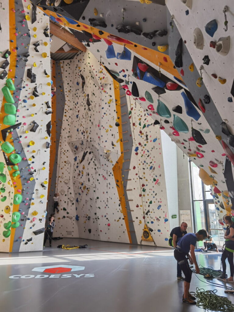 Kostenlos vom JUFA Kempten in die riesige Kletterhalle und den großen Boulderbereich