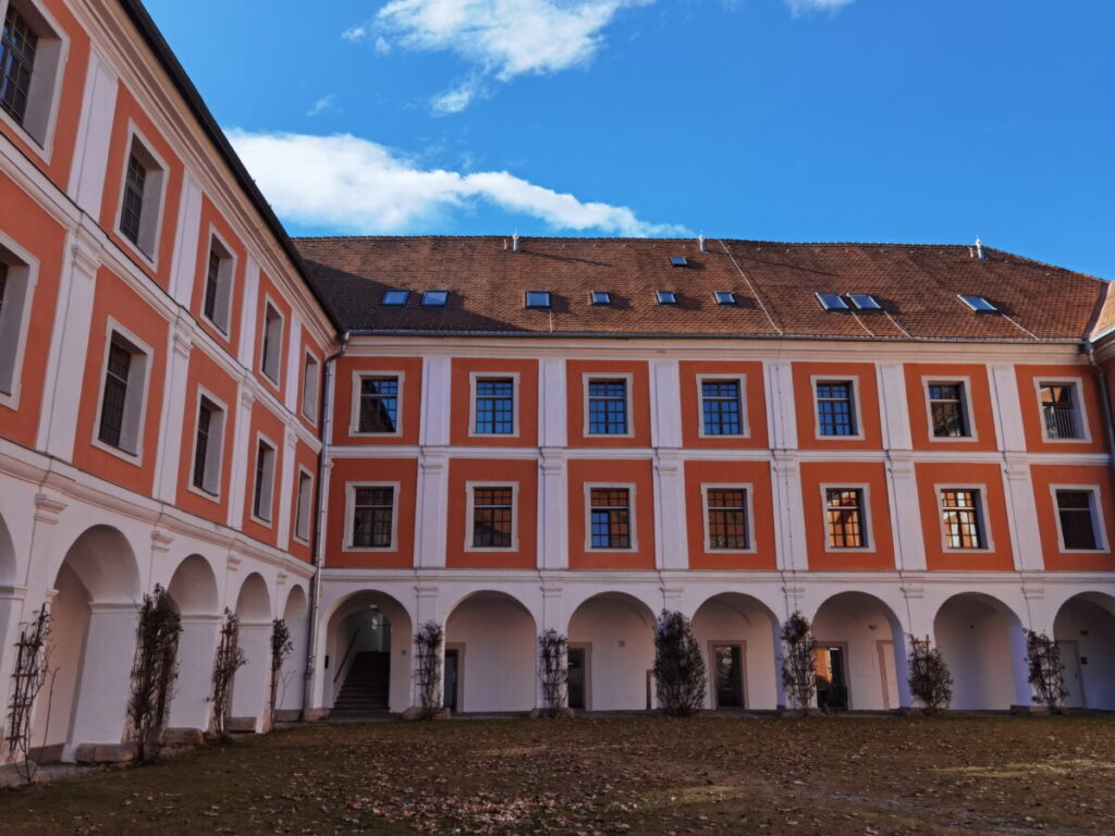Der Innenhof im JUFA Klosterhotel Judenburg