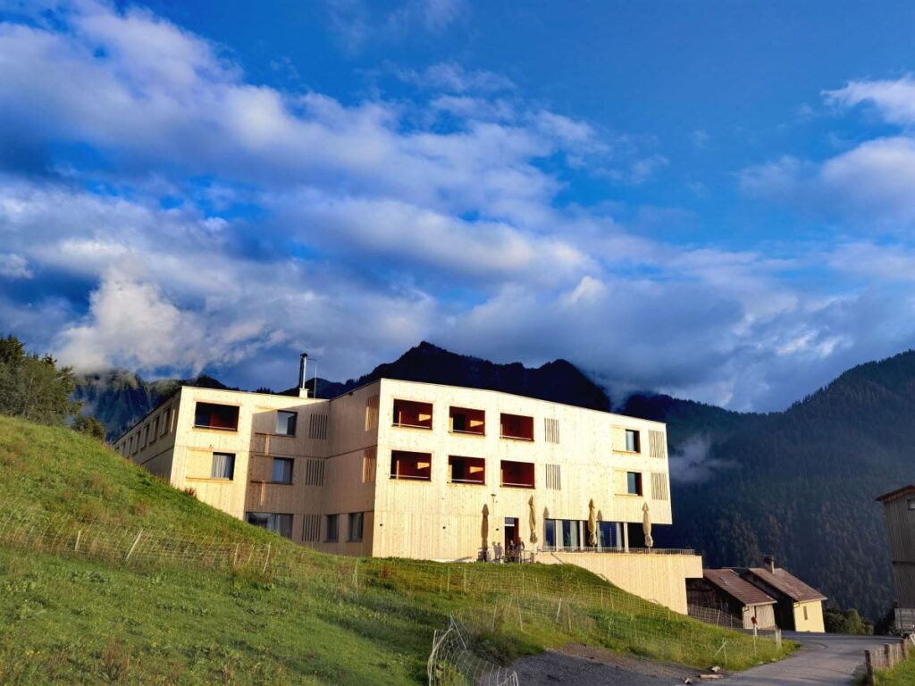 Das neue JUFA Familienhotel in den Bergen - voll aus Holz gebaut!