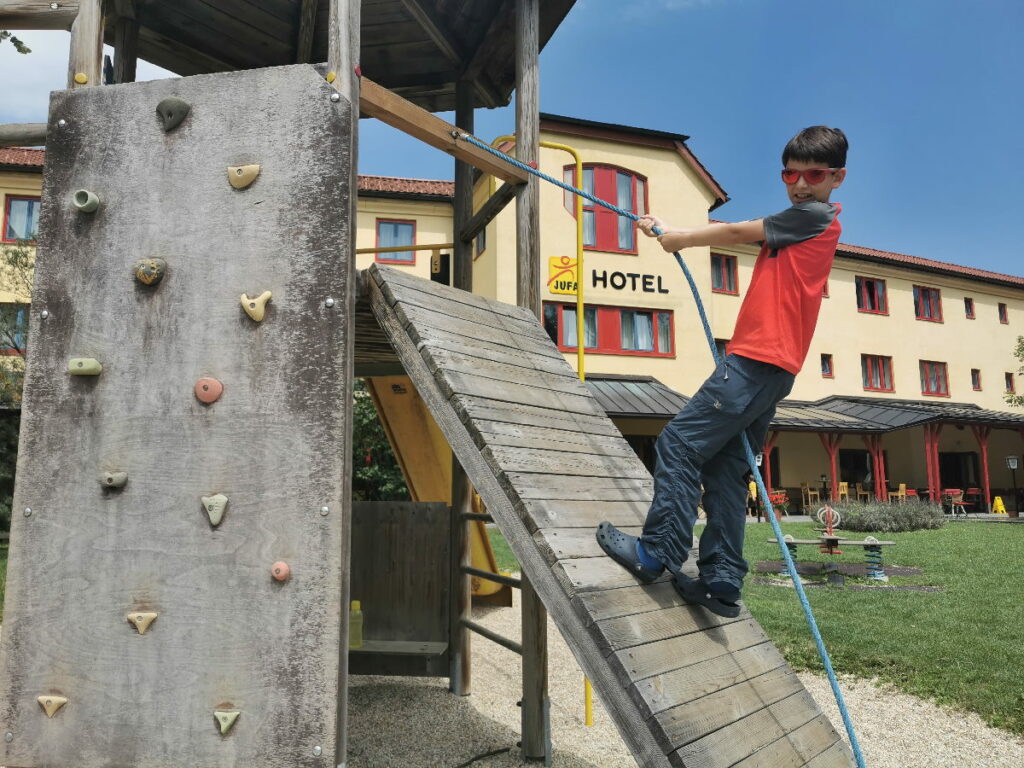 JUFA Hotel Maria Lankowitz - mit Spielplatz direkt neben dem Familienhotel