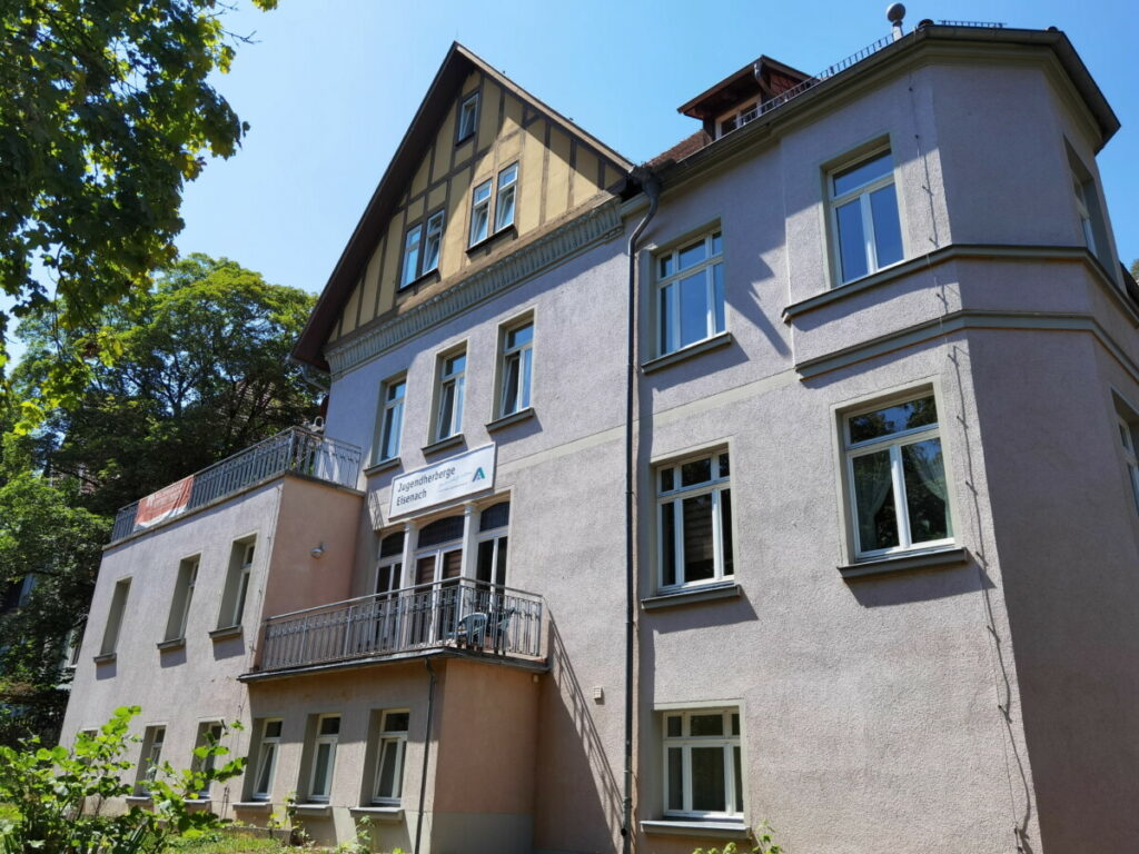 Die Jugendherberge Eisenach ist in einer alten Villa am Fuße der Wartburg