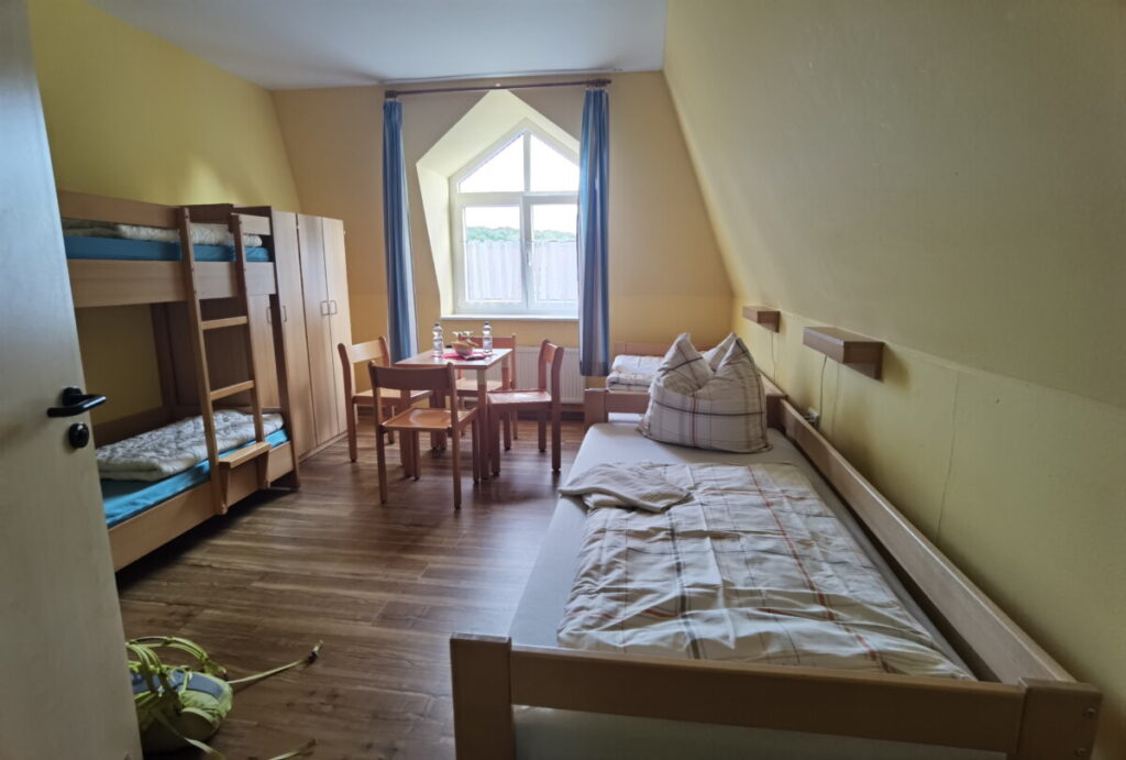 Unser Zimmer in der Jugendherberge Erfurt - geräumig und funktional