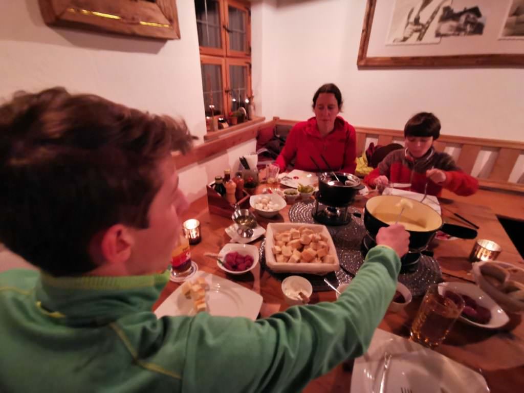 Kaiserschmarrn Alm Hüttenabend: Käsefondue und Fleischfondue