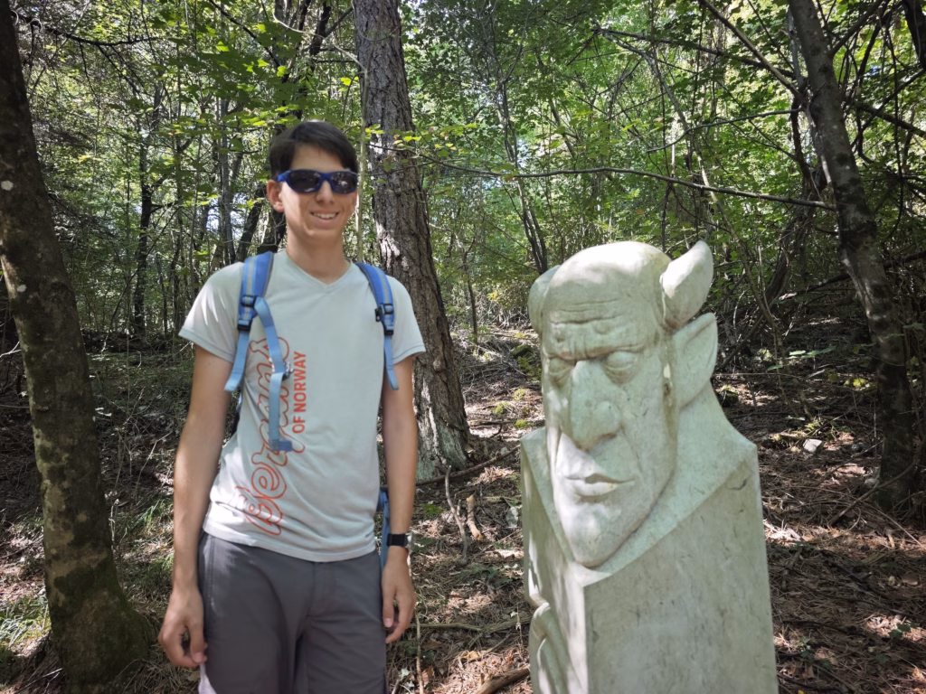 Karst Slowenien Sehenswürdigkeiten: Mythologischer Park Rodik mit dem Informationszentrum
