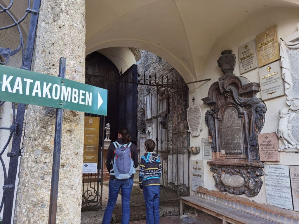 Unser Besuch in den Katakomben Salzburg - die eigentlich gar keine Katakomben sind...