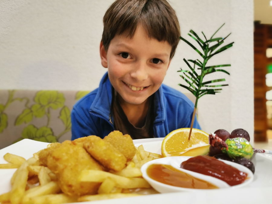 Kinder lieben Chicken Nuggets - im Alpengasthof Schmoller gibt es sie...