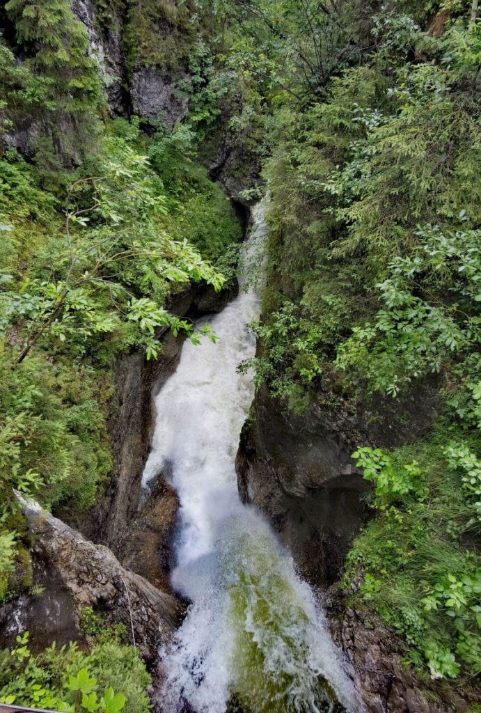 Die Kessellöcher Kleinwalsertal, bei hohem Wasserstand