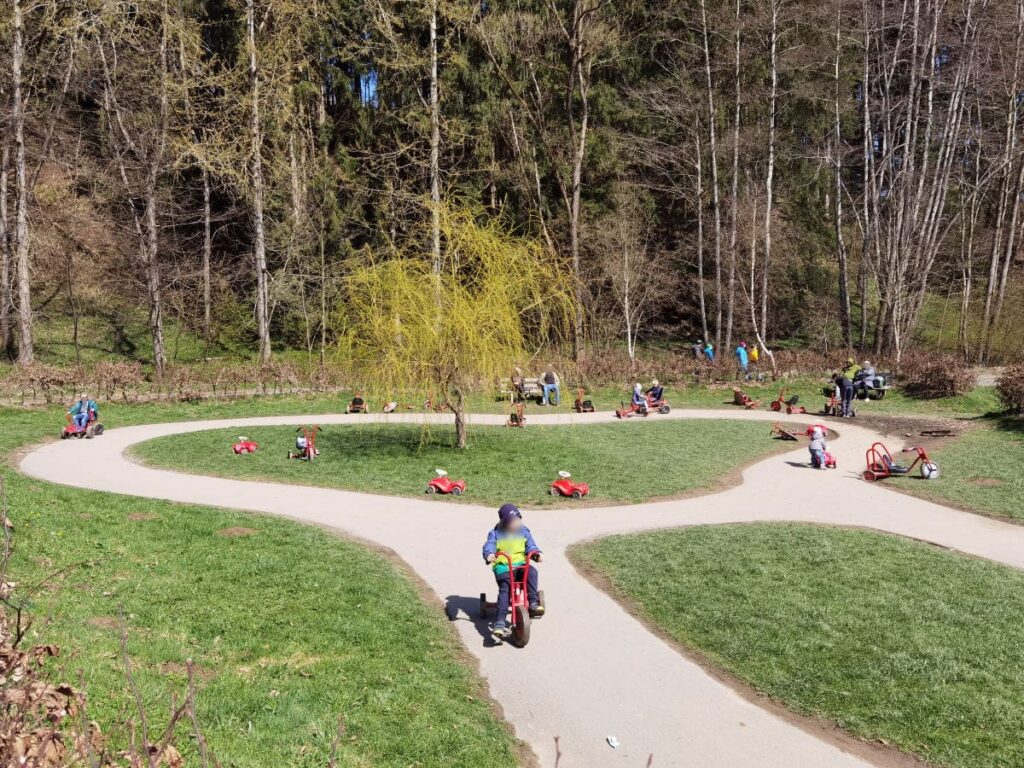 Traktorrennbahn im Kinderhotel Bayerischer Wald