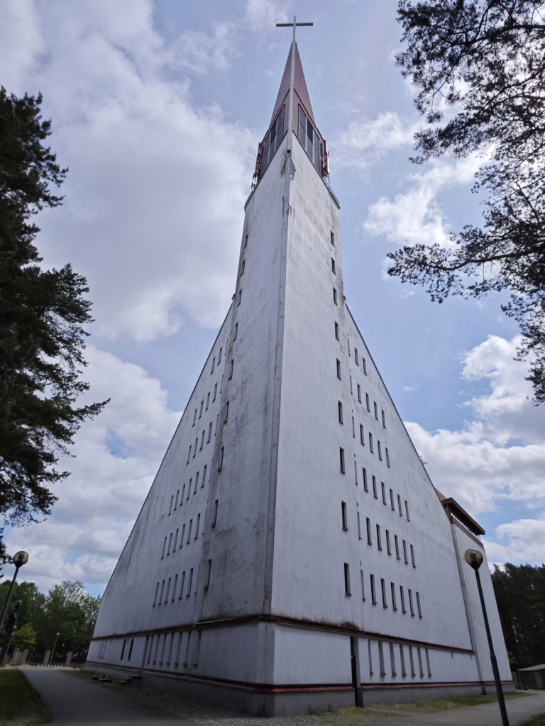 Die moderne Kirche von Šventoji - und der Ausblick vom Turm 