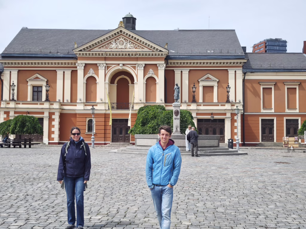 Der Theaterplatz ist der Stadtplatz von Klaipeda - hier steht auch der Brunnen mit dem Ännchen von Tharau