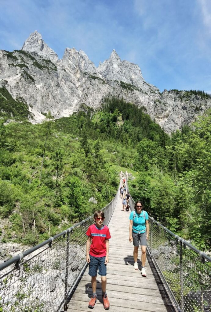 Wildes Berchtesgaden mit Kindern - die Klausbachtal Hängebrücke in Ramsau