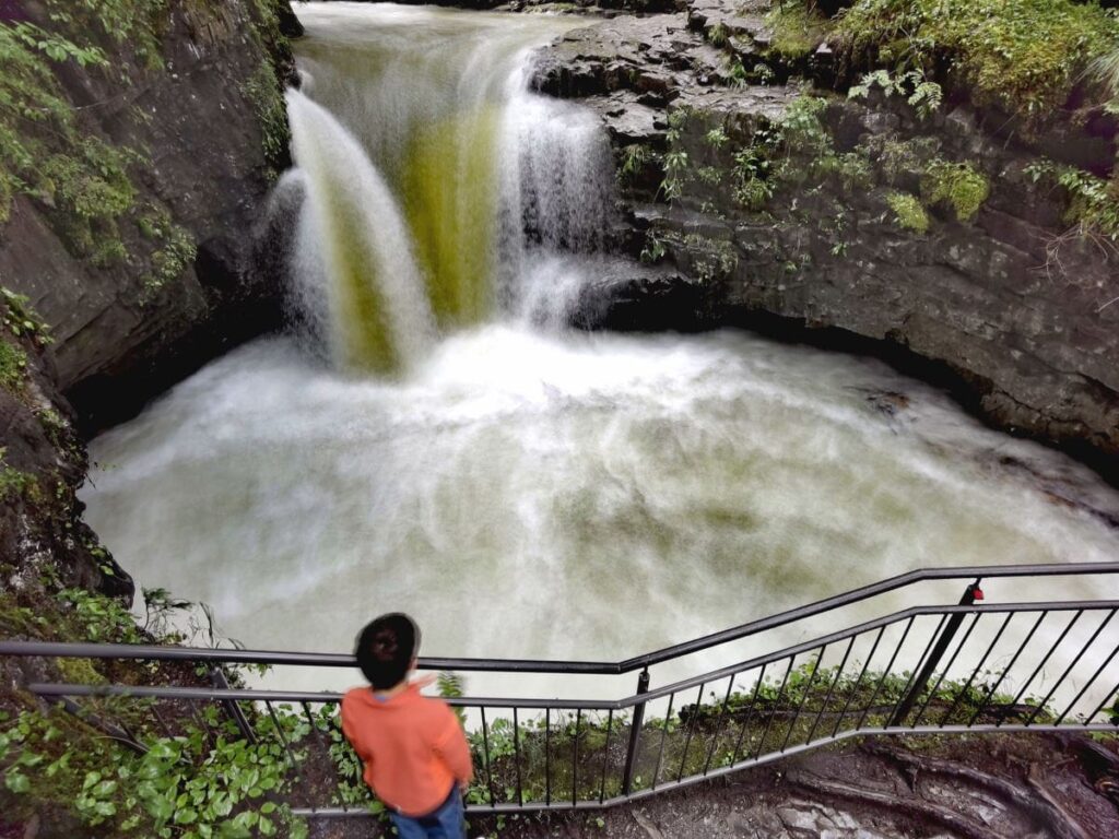 Kleinwalsertal mit Kindern - beeindruckende Wanderung am Schwarzwasserbach