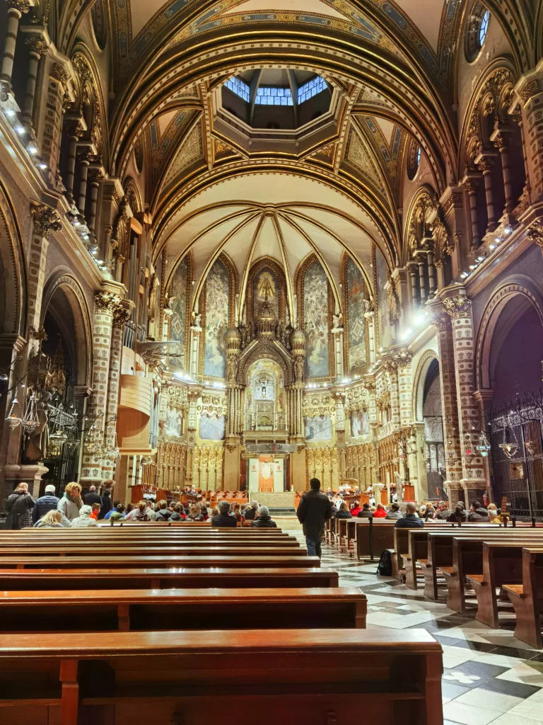 Die prächtige Basilika im Kloster Montserrat
