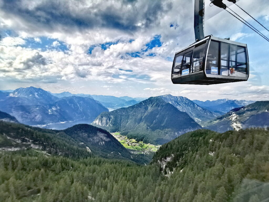 Mit der Krippensteinbahn geht es hinauf zu den Ausflugszielen am Krippenstein