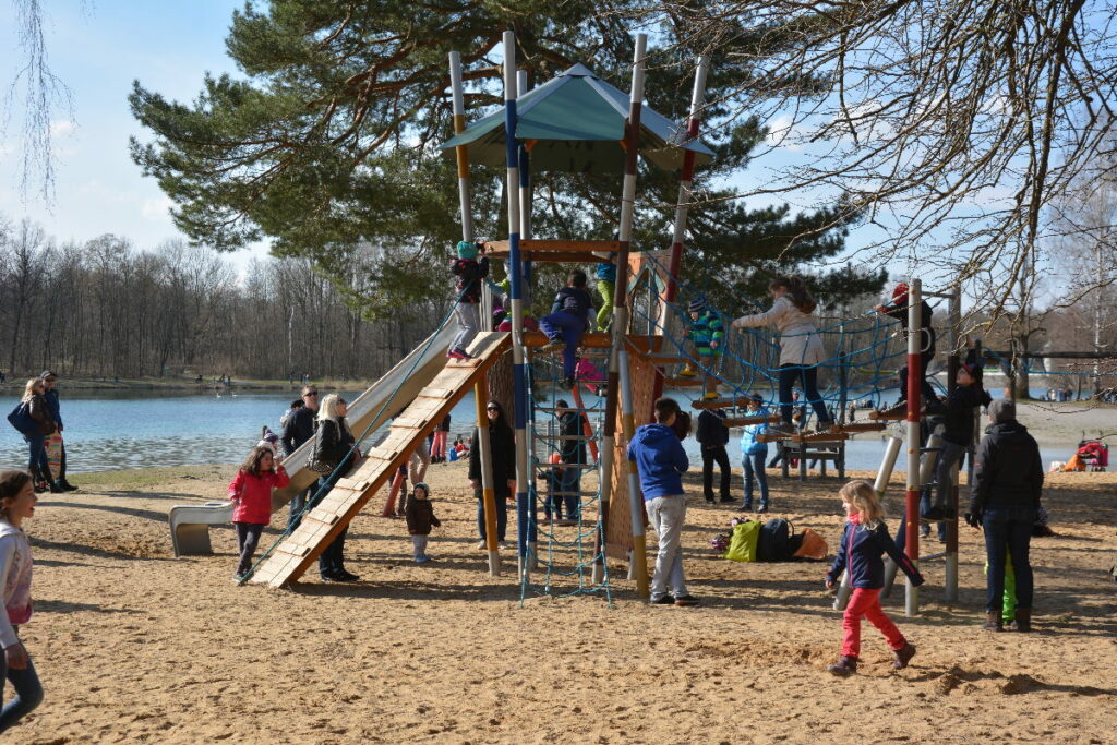 Riesiger Spielplatz direkt am Kuhsee in Augsburg