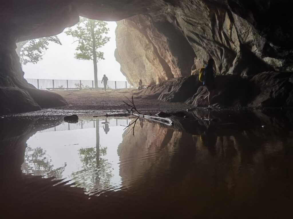 Auch bei Regen schön! Der Kuhstall mit dem großen Felsentor, mystische Sächsische Schweiz mit Kindern