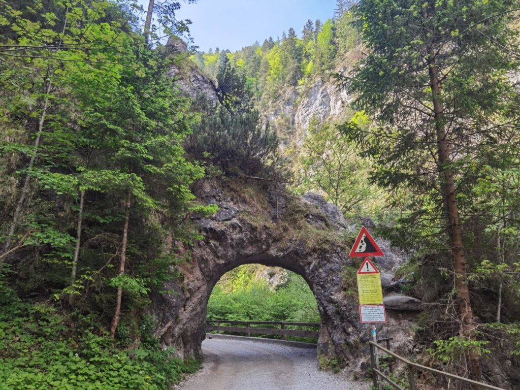 Das Kundler Klamm Felsentor - hier führt die Wanderung zur Klamm