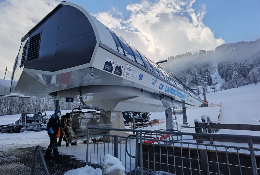 Mit der Bergbahn geht´s auf der Lanerköpfl Rodelbahn hinauf