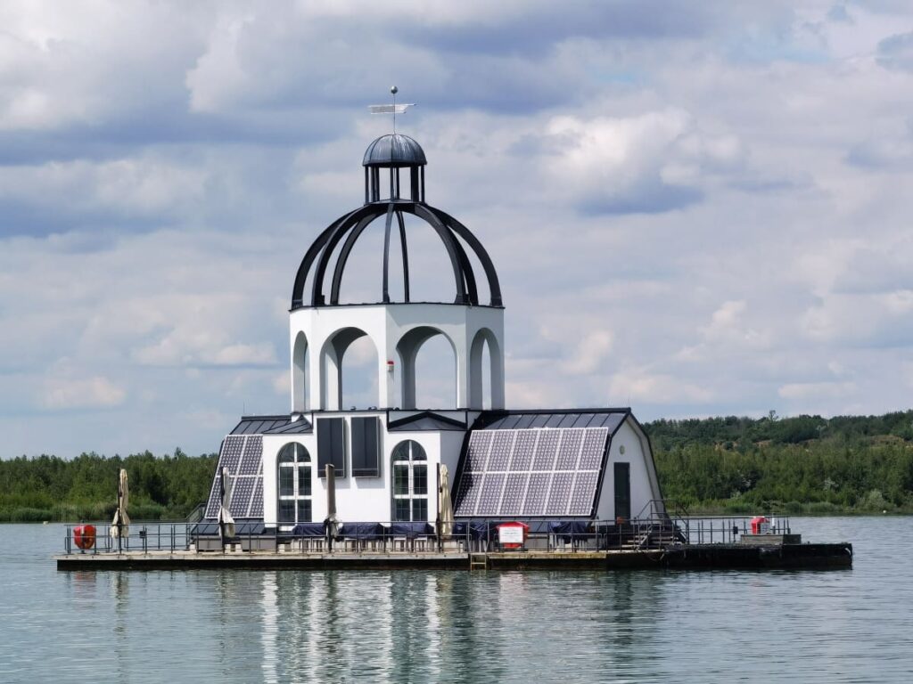 Symbol für die Vergangenheit im Leipzig Neuseenland - die Vineta auf dem Störmthaler See