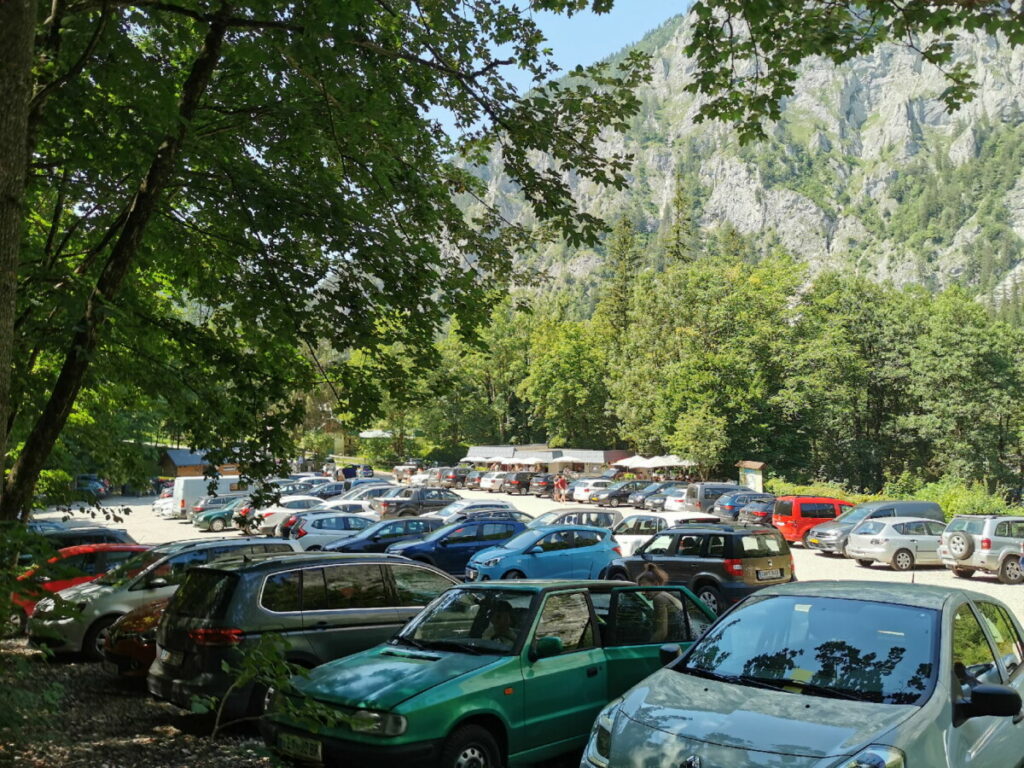 Am Leopoldsteinersee parken - im Sommer sind die Parkplätze schnell voll