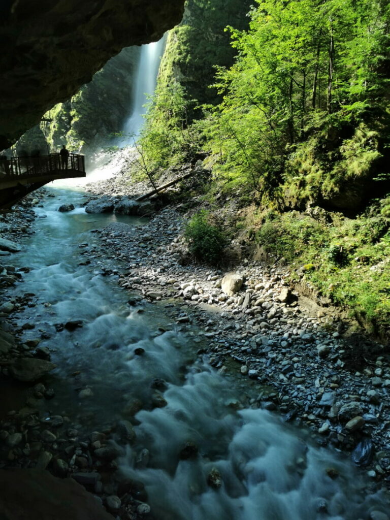 Der Wasserfall mit der Aussichtsplattform in der Liechtensteinklamm