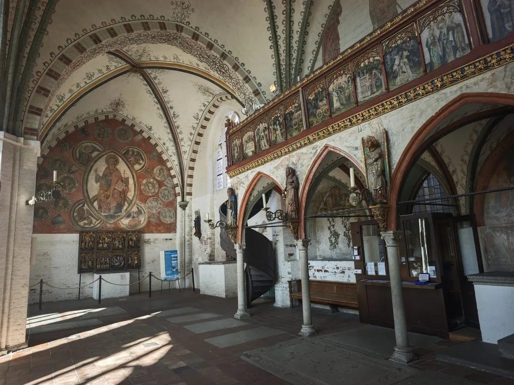 Die Kirchenhalle ist sehr sehenswert - dort können Kinder viele Details entdecken