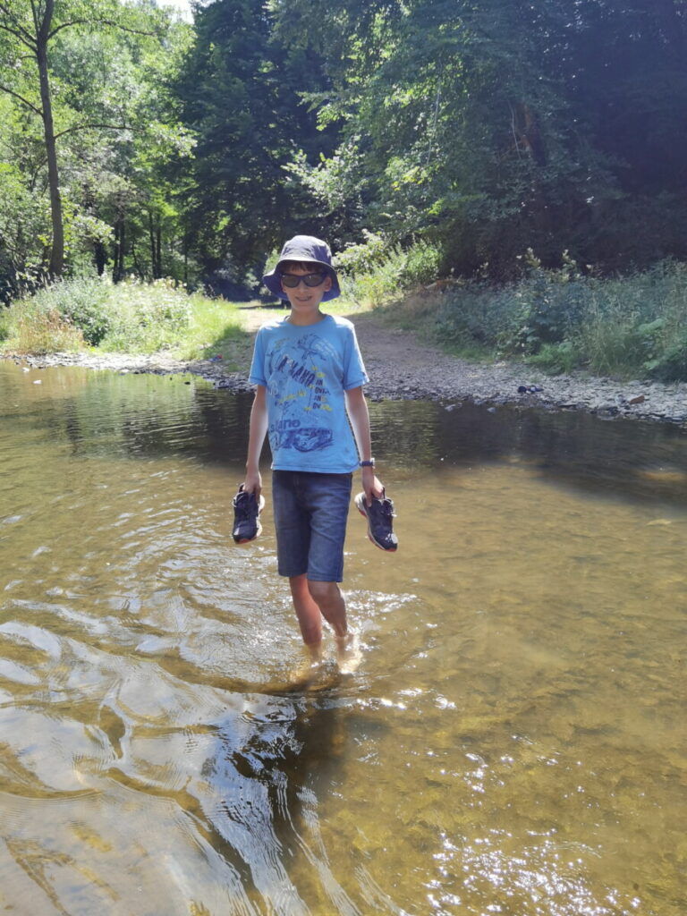 Sommerliches Abenteuer in der Eifel mit Kindern - durch Lieser wandern zur neuen Hängebrücke