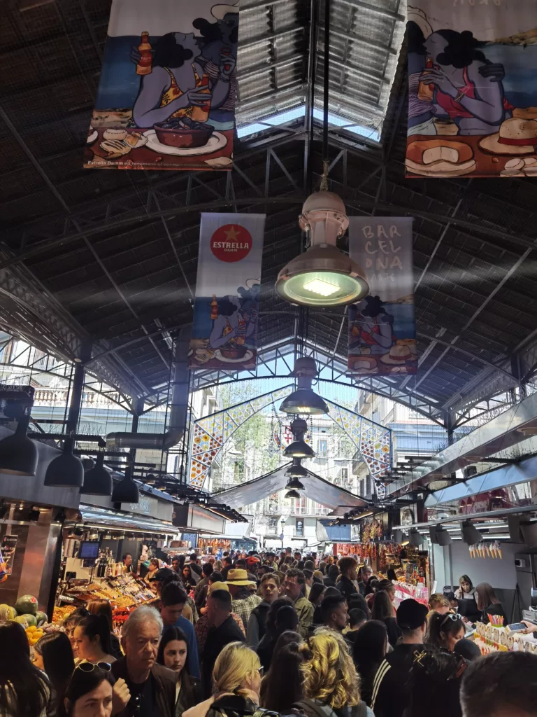 Entdecke die bunte Welt des fantastischen Mercat de la Boqueria in Barcelona mit Kindern