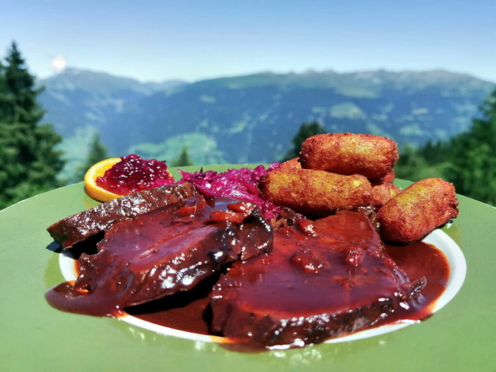 Sehr zu empfehlen - der Hirschbraten mit Hirsch aus dem eigenen Gehege