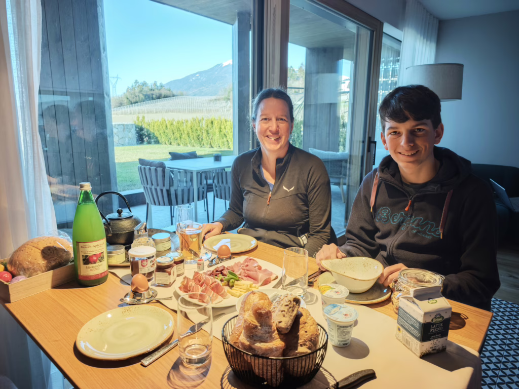 Es gibt einen tollen Frühstücksservice in dieser Ferienwohnung in Natz-Schabs