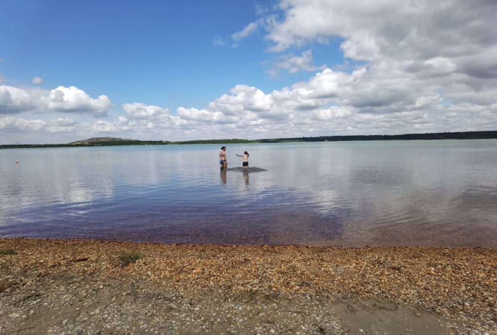 Auf ein angenehmes Bad im Neuseenland Leipzig - der Strand am Störmthaler See