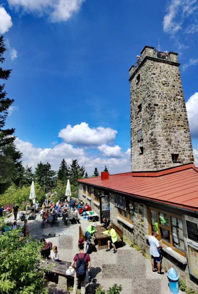 Eines der Top Fichtelgebirge Ausflugsziele mit Kindern - der Ochsenkopf Gipfel