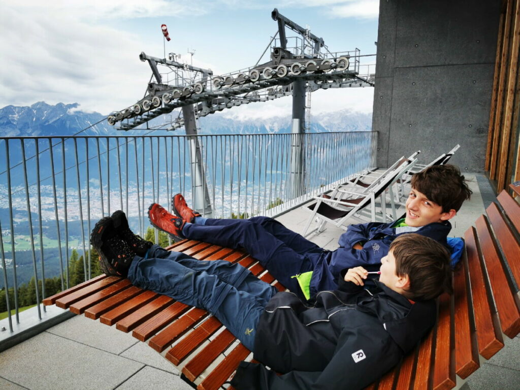 Patscherkofel Ausflug mit Kindern - zum Schluß noch auf die coole Liegeschaukel