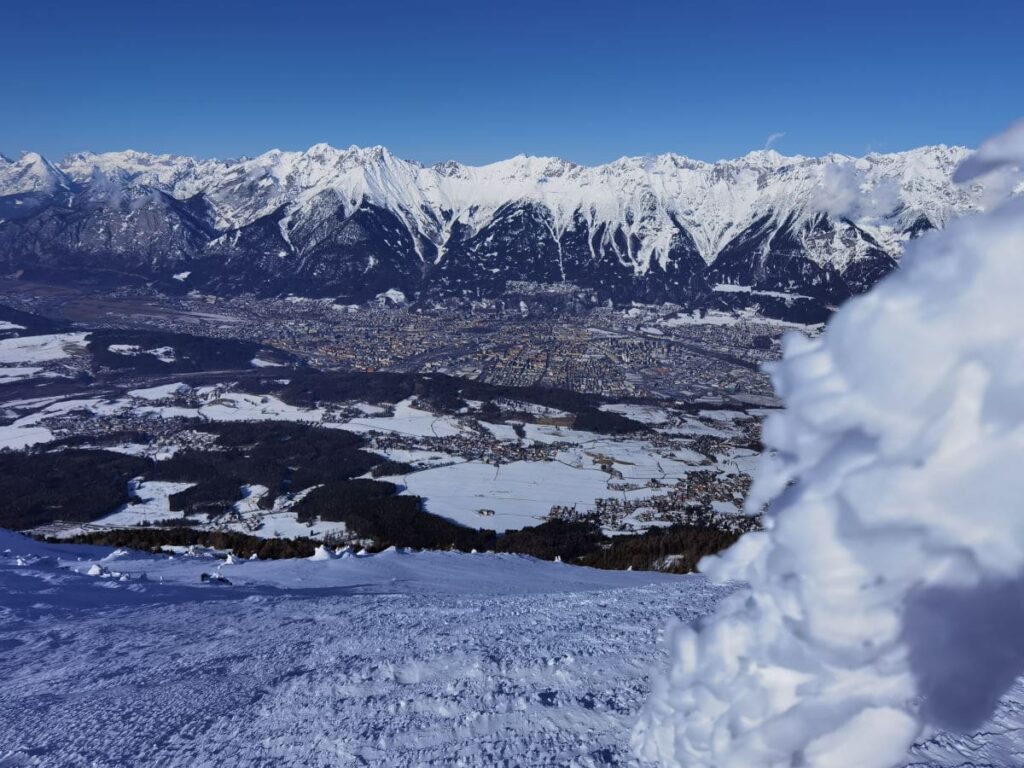 Patscherkofel Blick vom Gipfel auf Innsbruck und das Karwendel