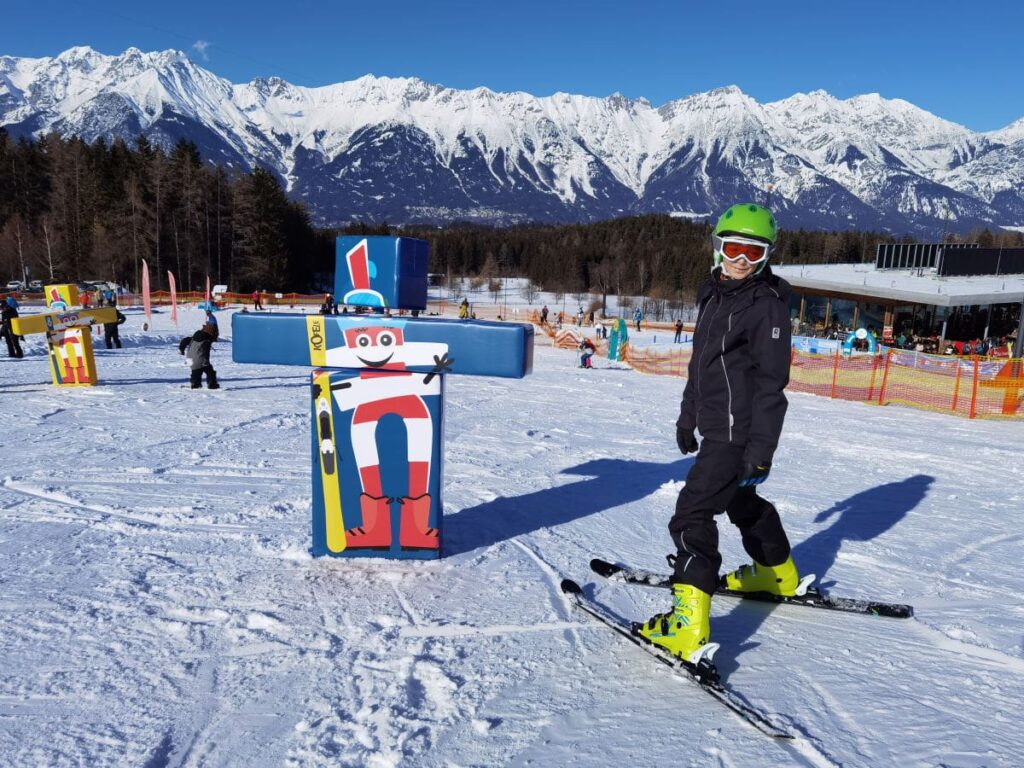 Patscherkofel Skigebiet mit Kindern - so genial ist Kofele´s Kinderland, die Skiwiese zum Üben direkt beim Parkplatz