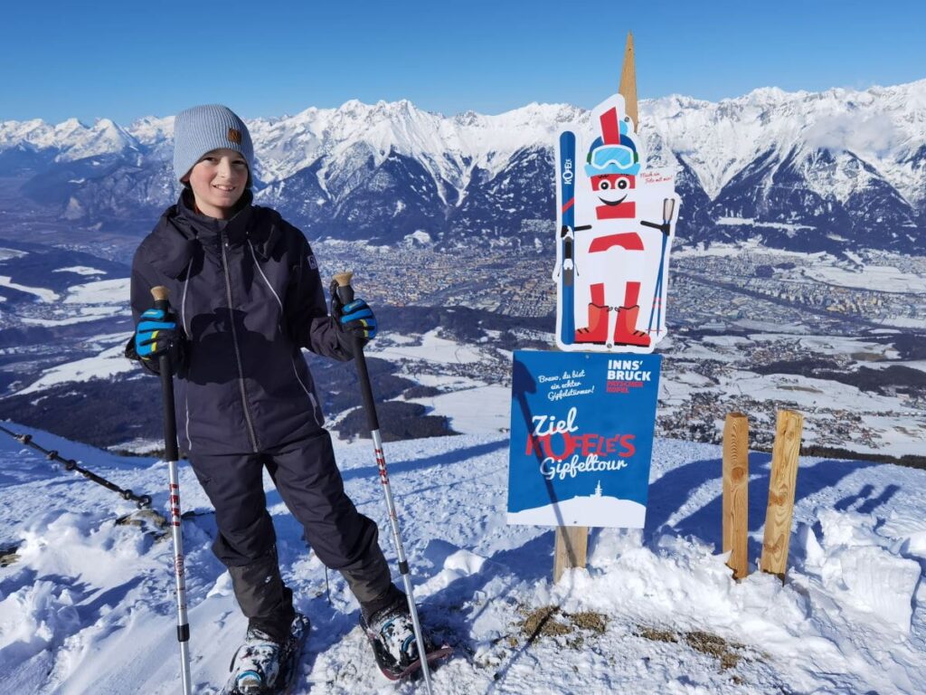 Ganz oben am Patscherkofel im Winter mit Kindern - Dank Kofele´s Gipfeltour sehr kurzweilig!