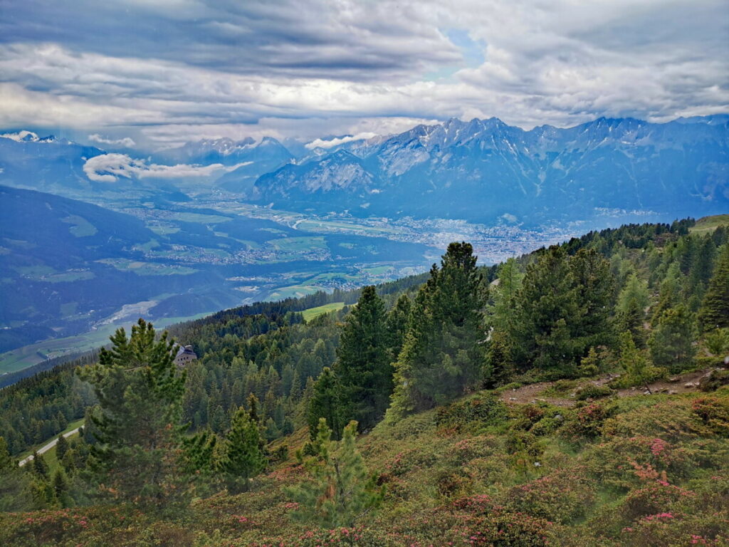 ... und dann reißen die Wolken auf und geben diesen Ausblick frei