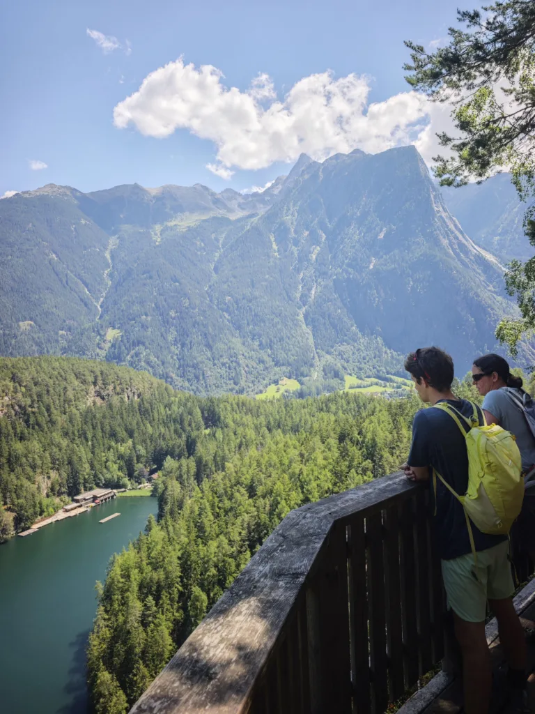 Ziel unserer Wanderung am Piburger See im Ötztal mit Kindern - der Aussichtspunkt Sonnjöchl