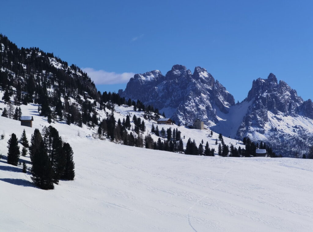 Der Ausblick von der Plätzwiese auf die Dolomiten