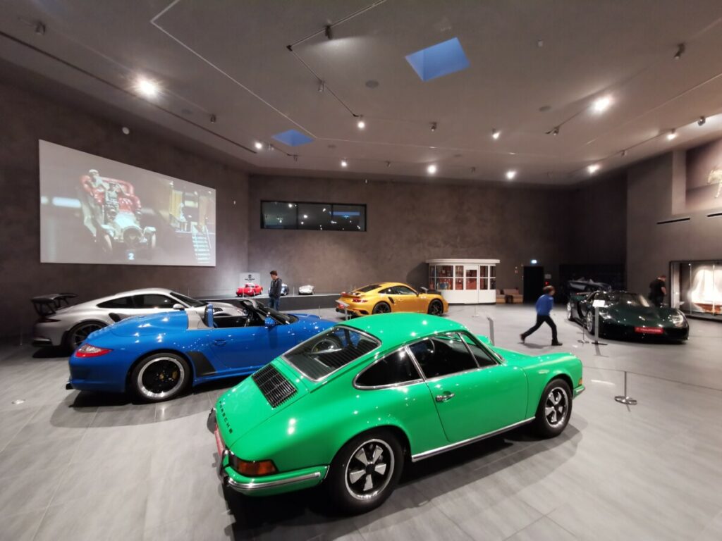 Natürlich gibt es im Traumwerk auch exklusive Porsche zu sehen!