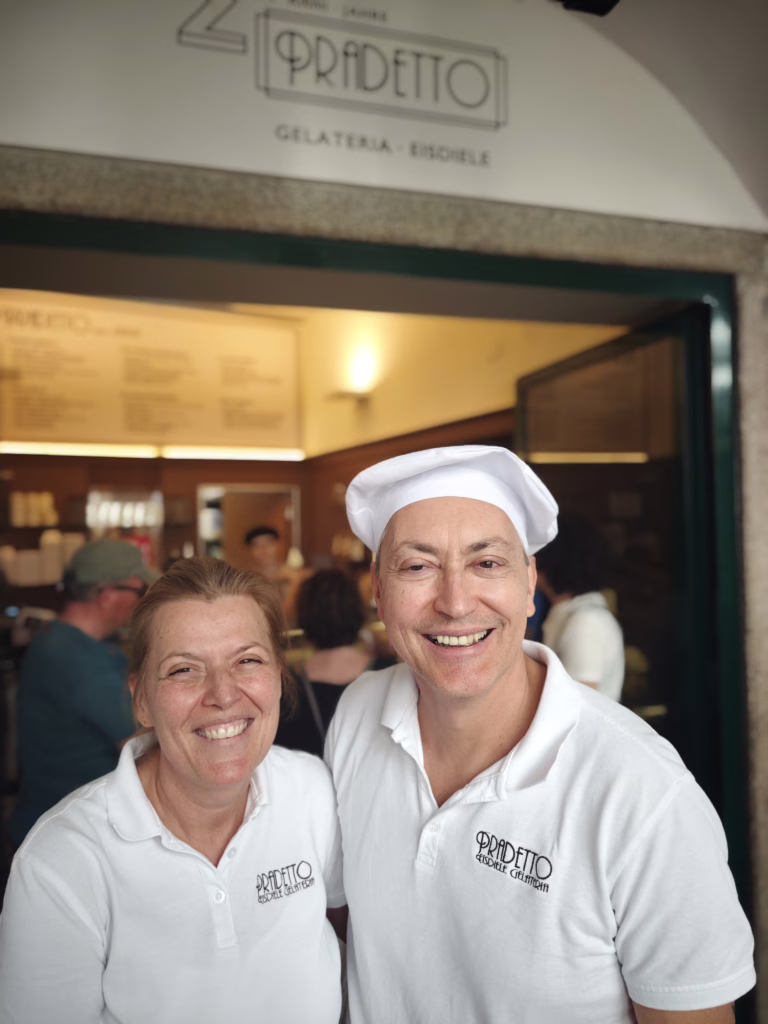 Dario und Christina machen das beste Eis in Brixen - die Schlange vor der Eisdiele gehört dazu