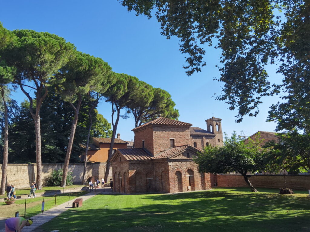 Sehenswert in Ravenna: Mausoleo Galla Placidia mit den Mosaiken