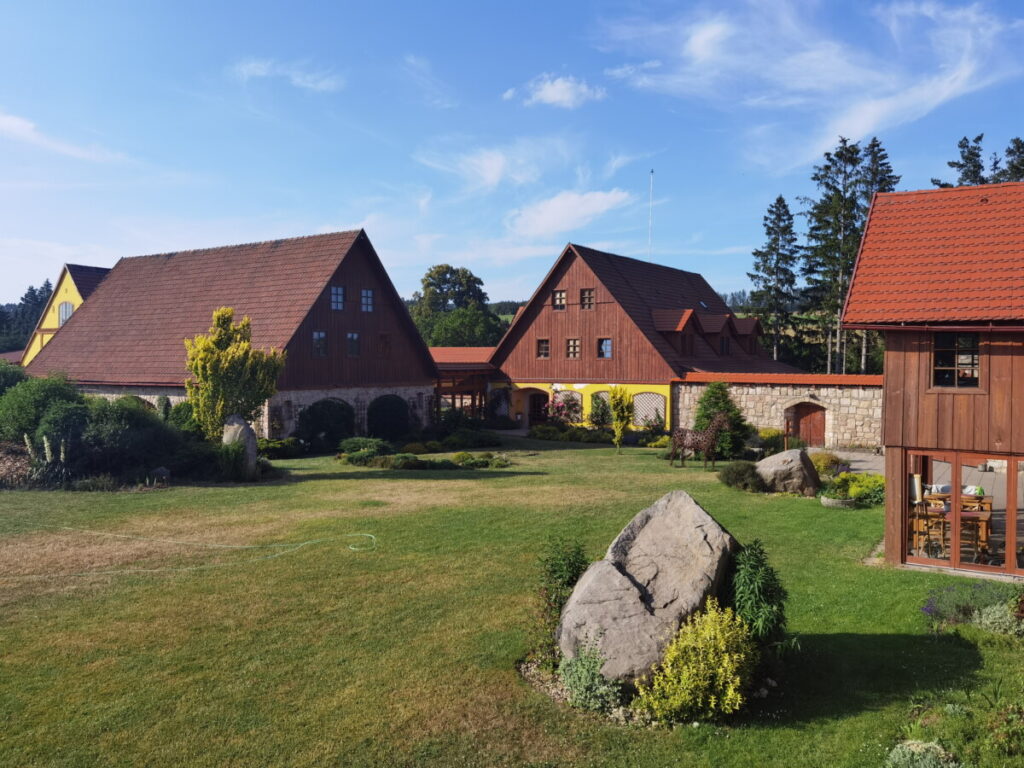 Reiterhof Tschechien: Urlaub auf dem Bauernhof mit Stall, Jízdárně Hejtmánkovice