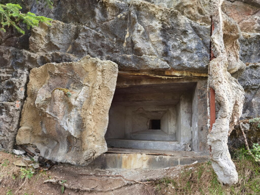 Der Bunker 20 oberhalb vom Reschensee - mit Führung zu besichtigen