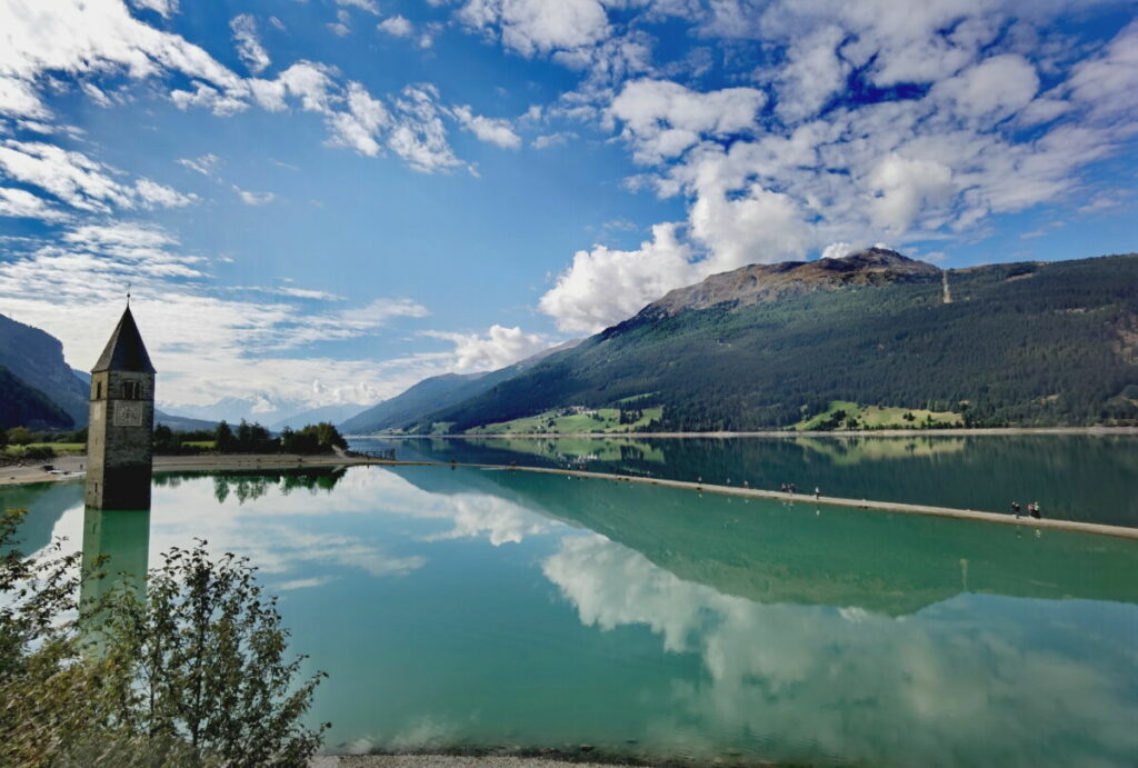 Reschensee Umrundung mit Fotostopp am Kirchturm im See