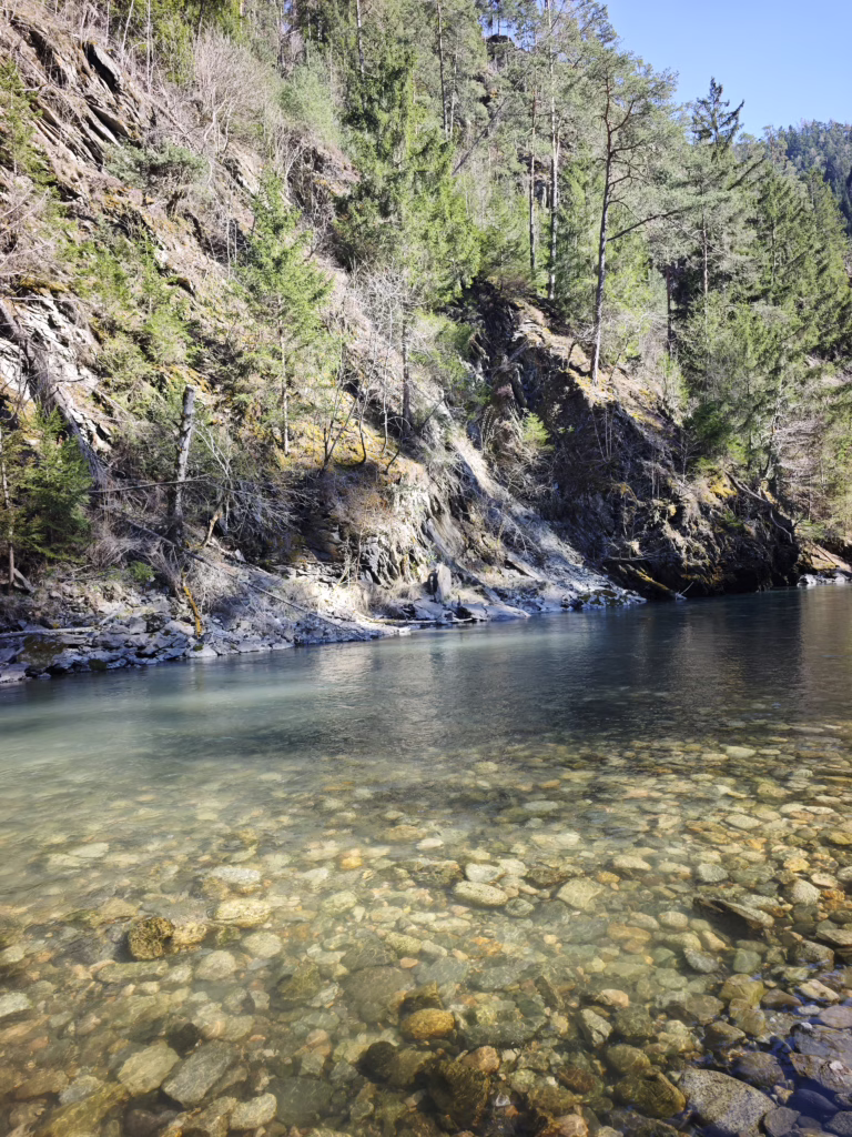 Das glasklare Wasser in der Rienzschlucht