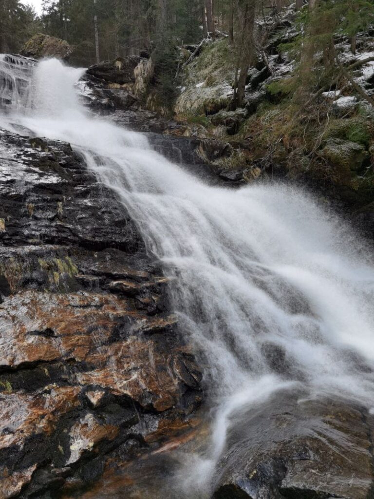 Die Rieslochfälle Bodenmais sind die größten Wasserfälle im Bayerischen Wald