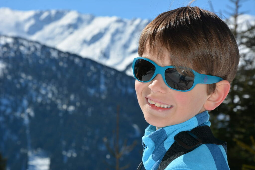 Rodeln mit Kindern - auch die Kinder genießen gerne Sonne und Schnee